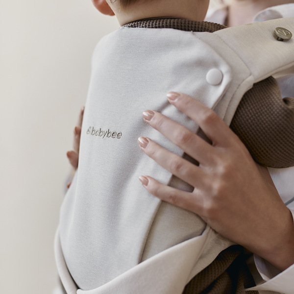JOEY Carrier - Grey - Close Up Babybee Logo